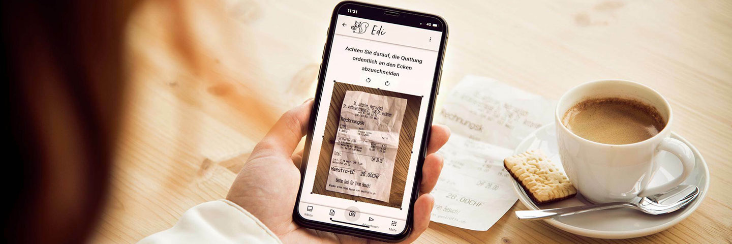 auf Handyscreen ist ein Papierbeleg abgebildet